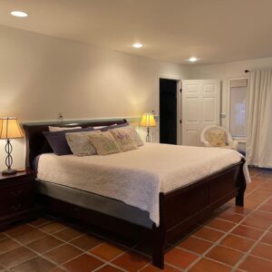 King Lower Level with Shared Bath